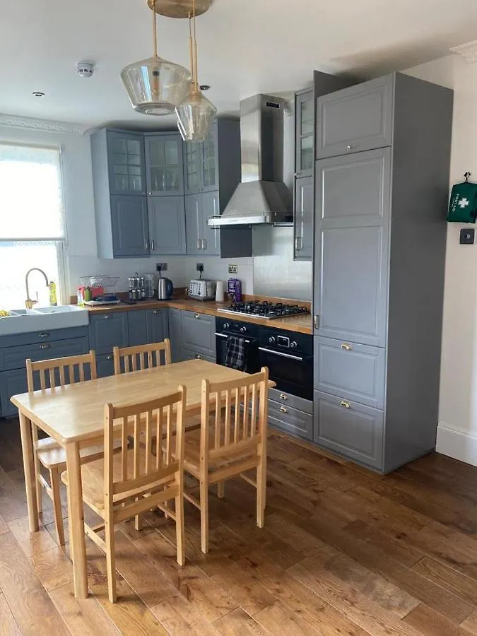 Exquisite Property London Homestay